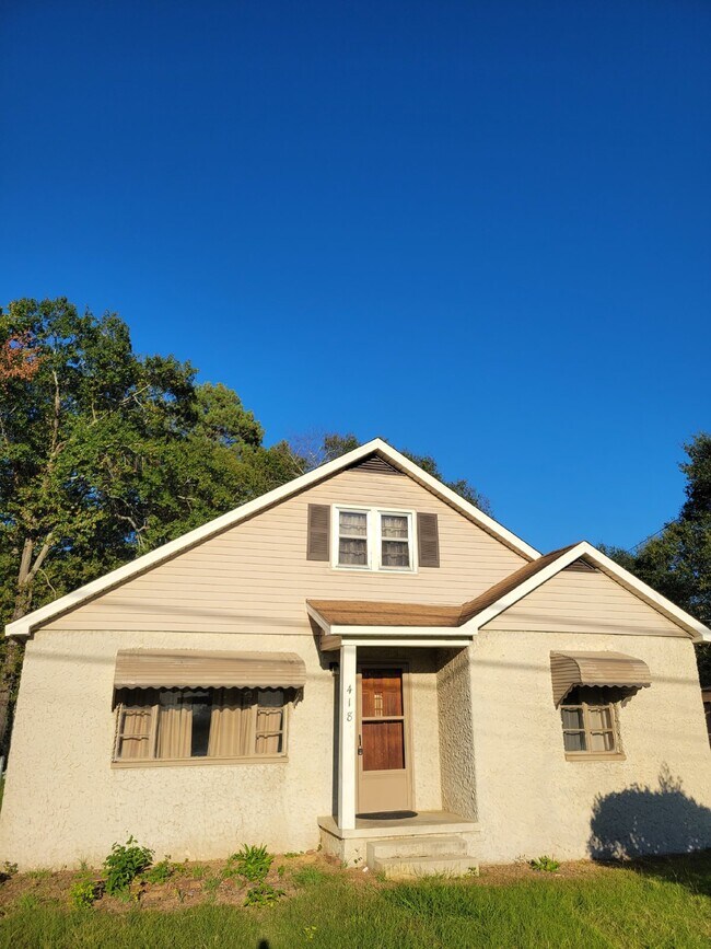 HUGE YARD! 418 S Pleasant Hill Rd Warner Robins GA 31088 Apartment