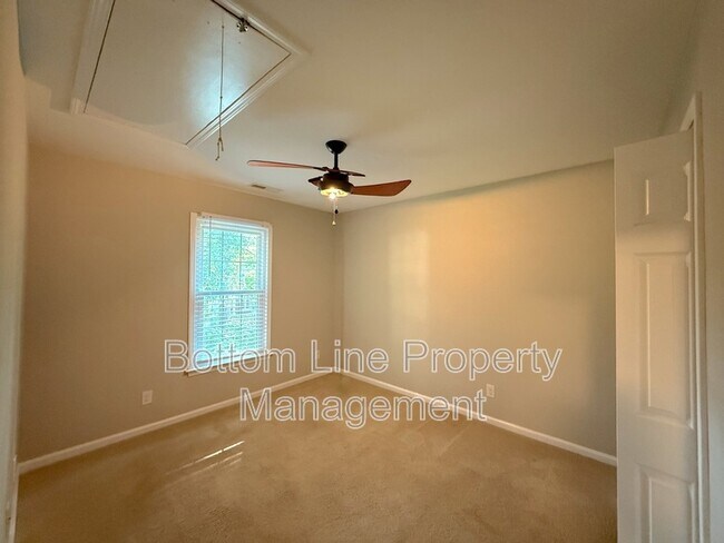 Building Photo - 2321 Heathershire Ln