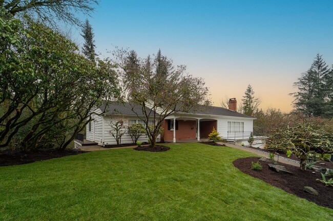 Building Photo - Newly remodeled Beautiful Traditional Ranch home in Lincoln's school district!