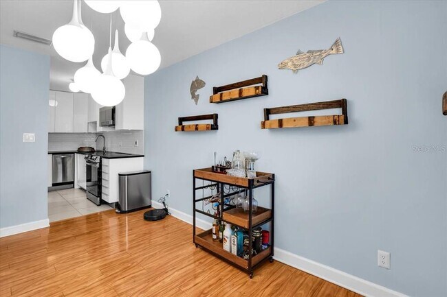 Building Photo - 101 Pompano Dr SE