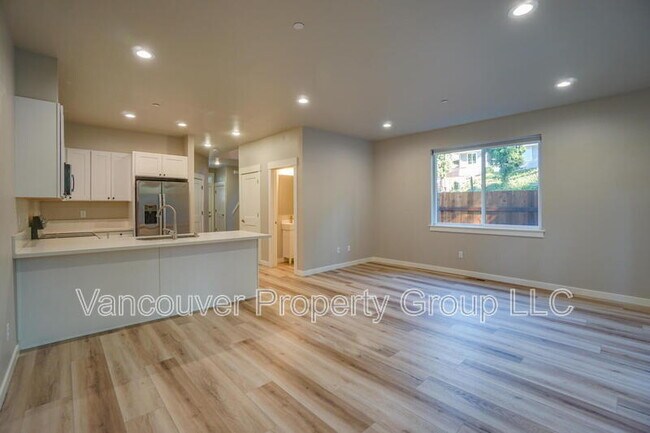Building Photo - 2429 NE 54th St