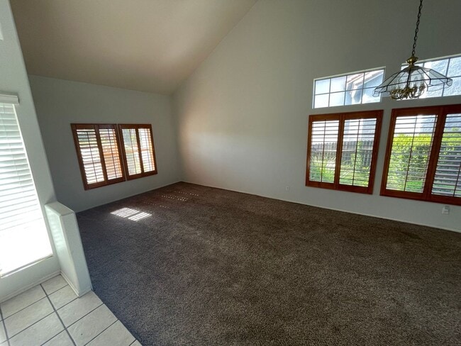 Building Photo - Highly Desirable 4b/3b Orangecrest Home