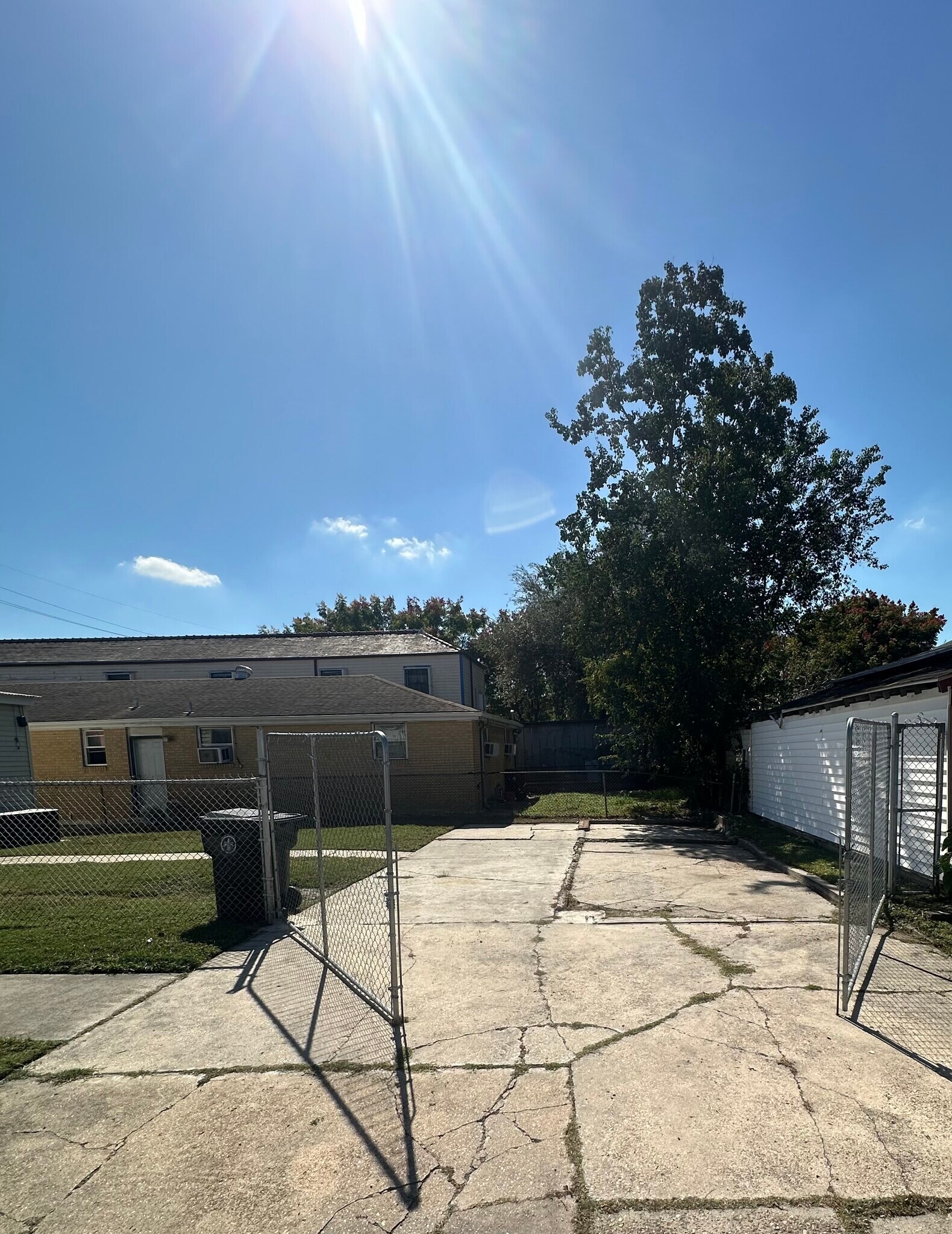 Building Photo - 1640 Poland Ave