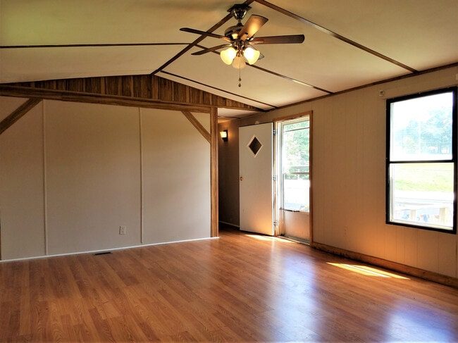 Building Photo - 2979 Hwy 16 N. Unit #10