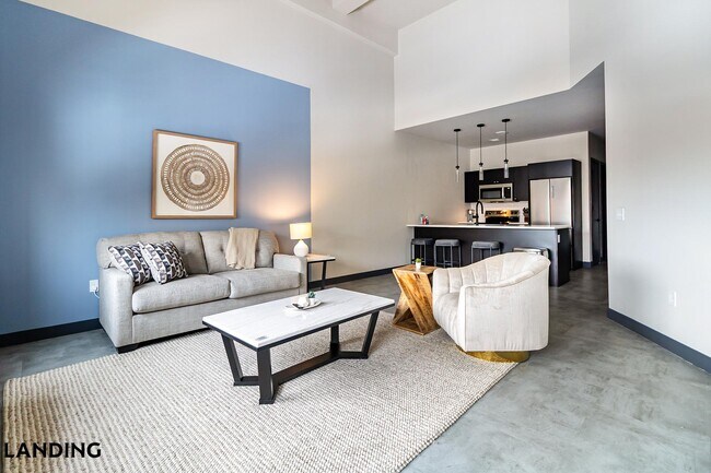 Building Photo - 55 Elm St