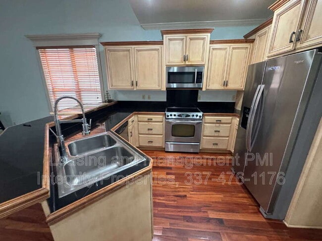 Building Photo - 120 Ambiance Cir
