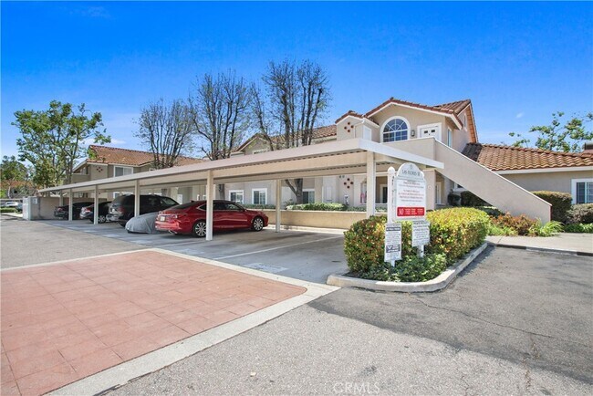 Building Photo - 18 Via Terrano