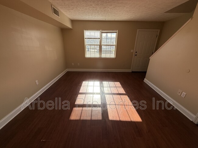 Building Photo - 133 Walker St