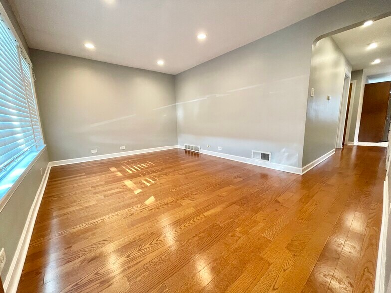 Building Photo - 5755 S Meade Ave