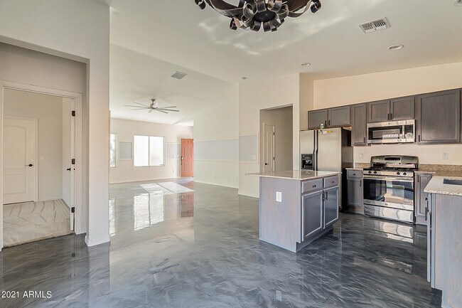 Building Photo - 2669 E Bellerive Dr