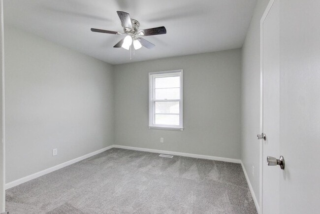 Building Photo - JUST LISTED! 3 bedroom with bonus room in ...