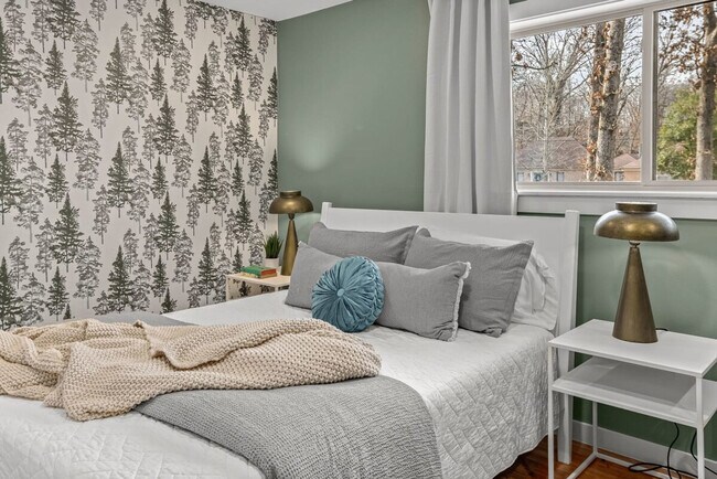 Building Photo - 201 N Dogwood St