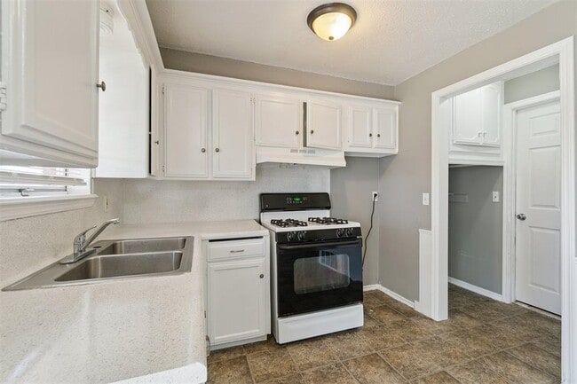 Building Photo - 4009 Vickie Dr