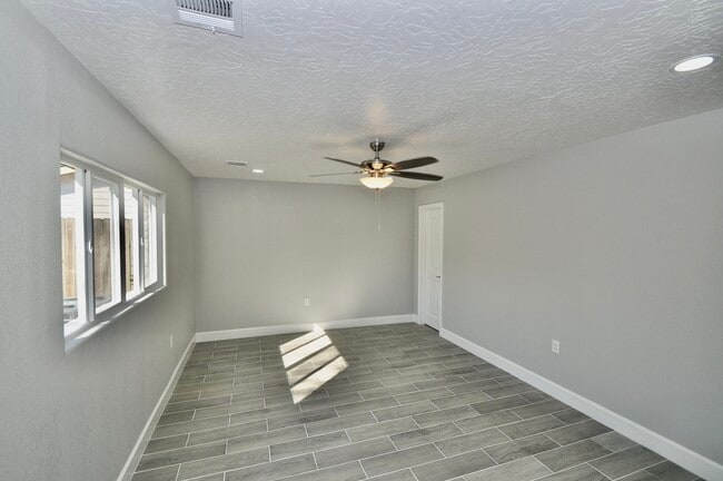 Building Photo - 734 Hambrick Ct