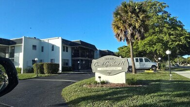 Building Photo - 2810 Riverside Dr