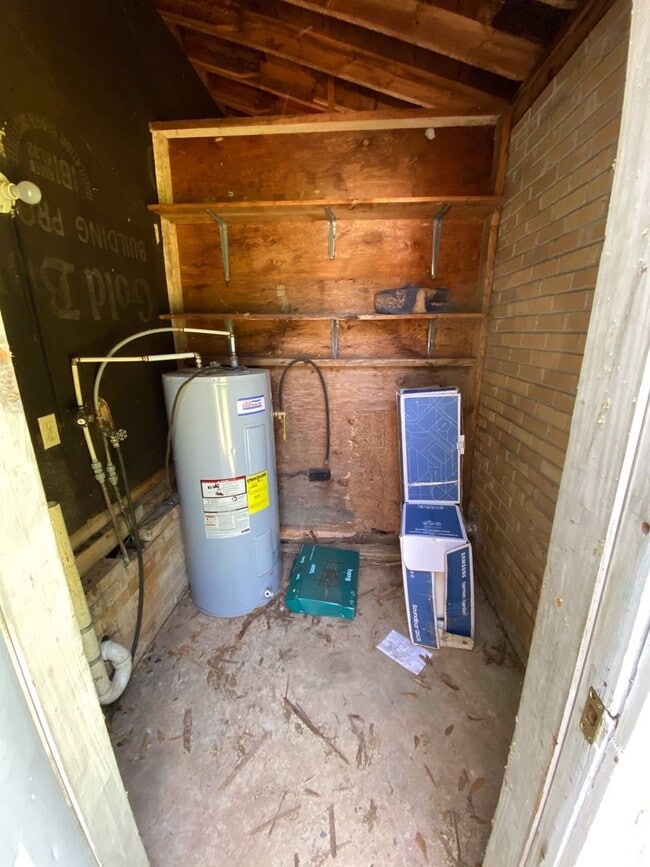 Building Photo - 132 Woodland Ave