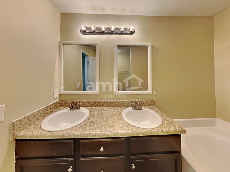 Building Photo - 1667 Antebellum Dr
