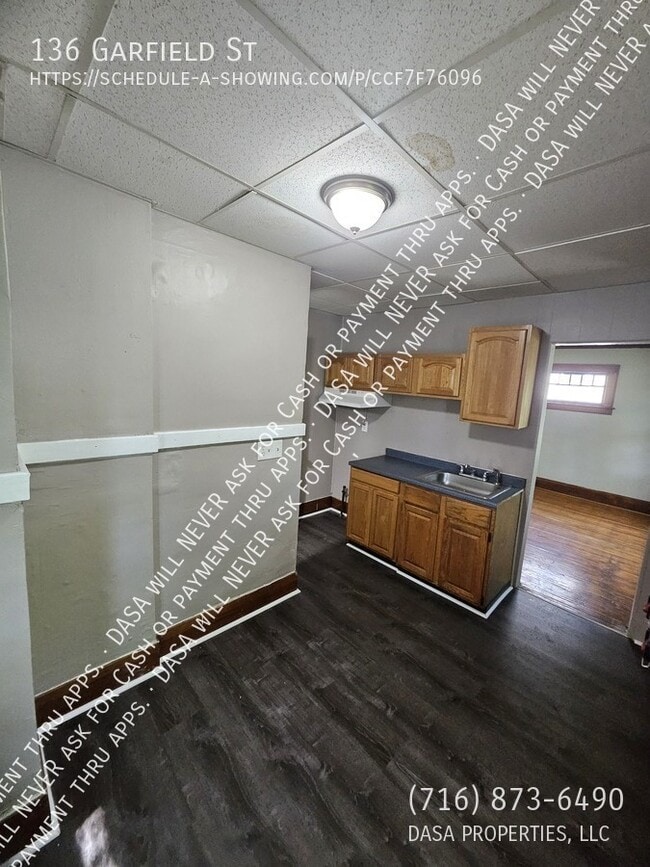 Building Photo - 136 Garfield St