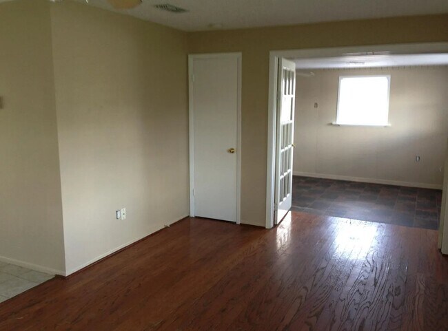 Building Photo - 2489 Hope Ave