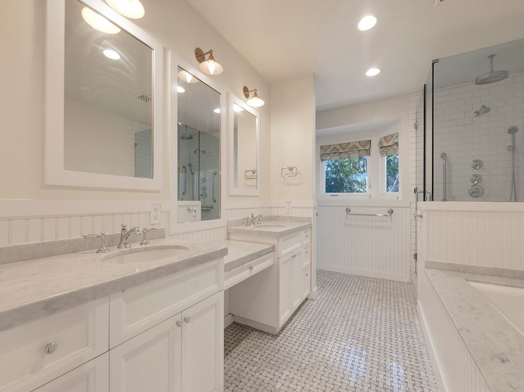 Building Photo - 4231 Stern