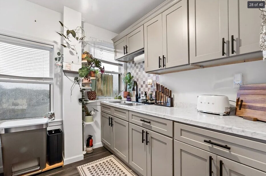 Furnishing are previous tenants, apartment will be unfurnished - 24 Potter St