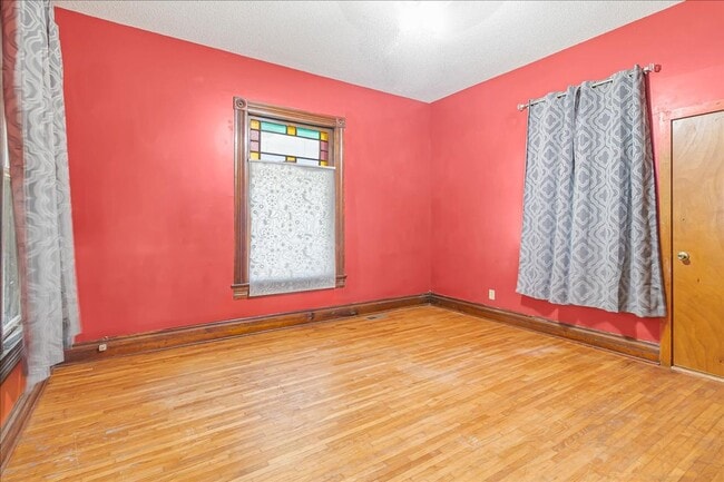 Building Photo - 411 N College St