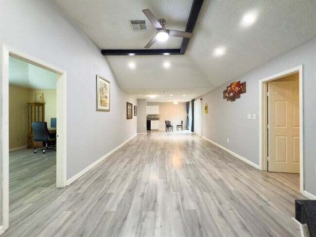 Building Photo - 6506 Briar Glade Dr