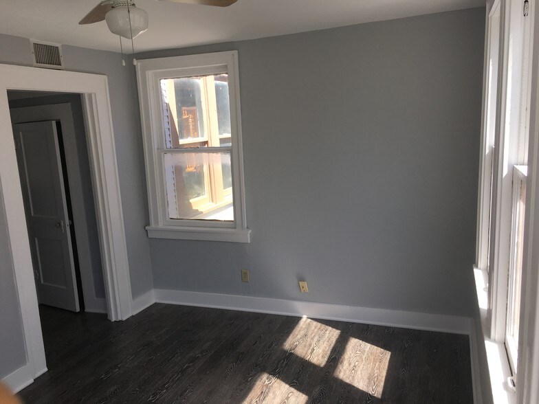 Building Photo - 506 E Guenther St