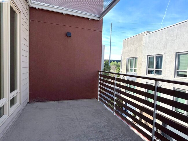 Building Photo - 1625 Delano St