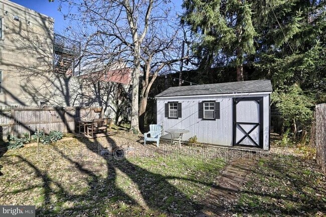 Building Photo - 137 S Prince St