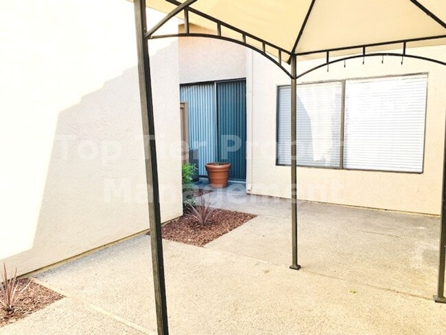 Building Photo - Beautifully updated 2 Bd/2 Ba, 1500 sf Walnut Creek Townhouse in desirable Rancho Dorado HOA avai...