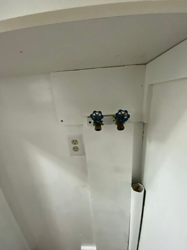 Building Photo - 2663 E Stanford St