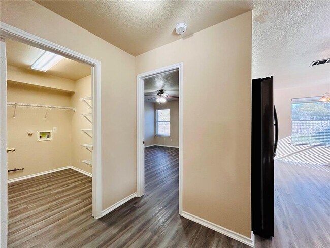 Building Photo - 1212 Sleepytime Trail