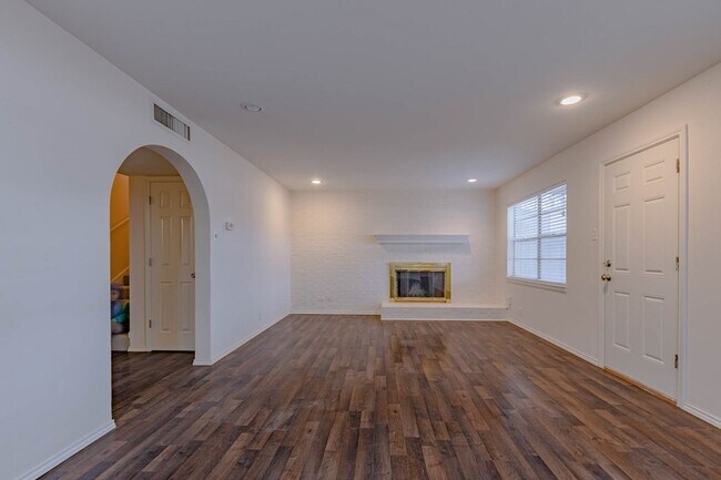 Building Photo - 3310 Tanglewood Ln