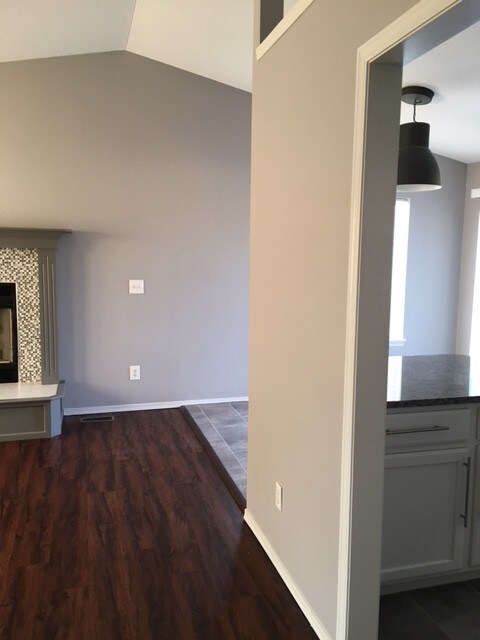 Building Photo - 708 S Red Oaks Cir