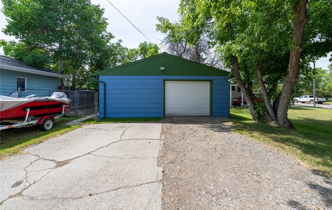 Building Photo - 25% OFF FIRST MONTHS RENT - Large Beautiful Home