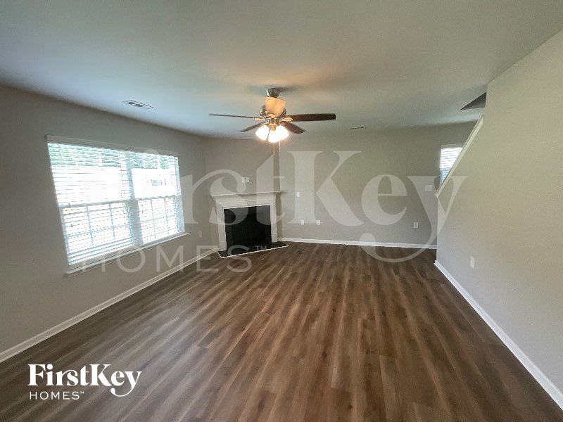 Building Photo - 1800 Eastway Dr