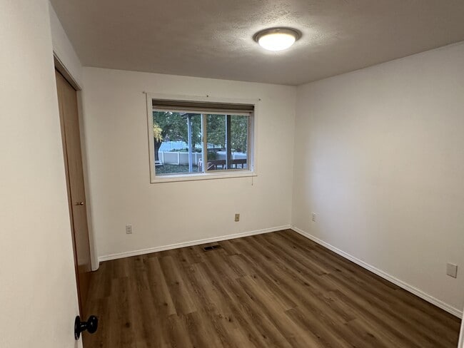 Building Photo - 9206 N Londale Dr