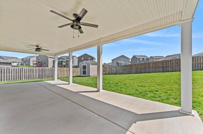 Building Photo - 4-Bedroom with Fenced Yard