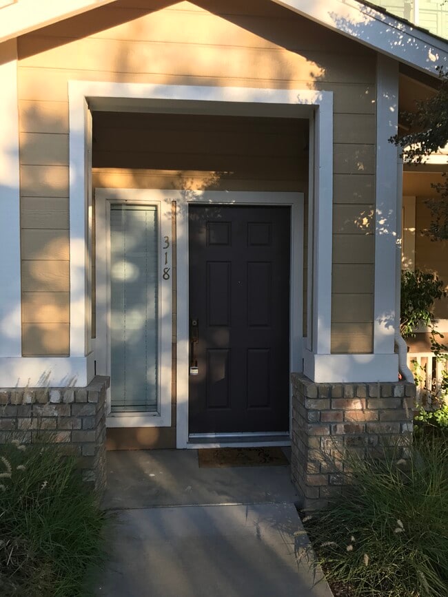 Building Photo - 318 Araglin Ct