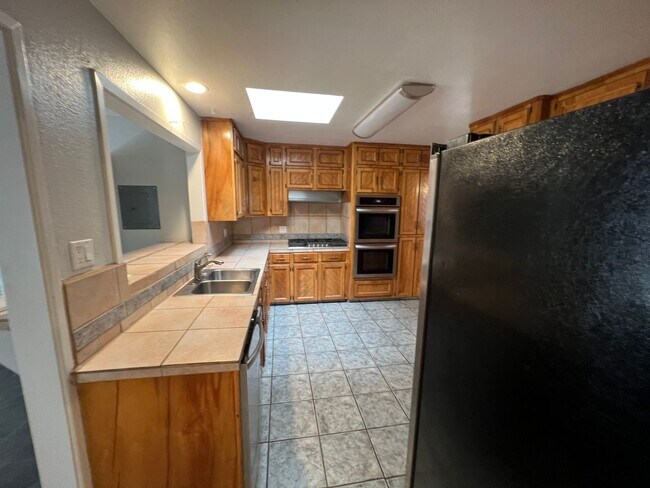 Building Photo - NE 3/BD 2/BA 2/CG