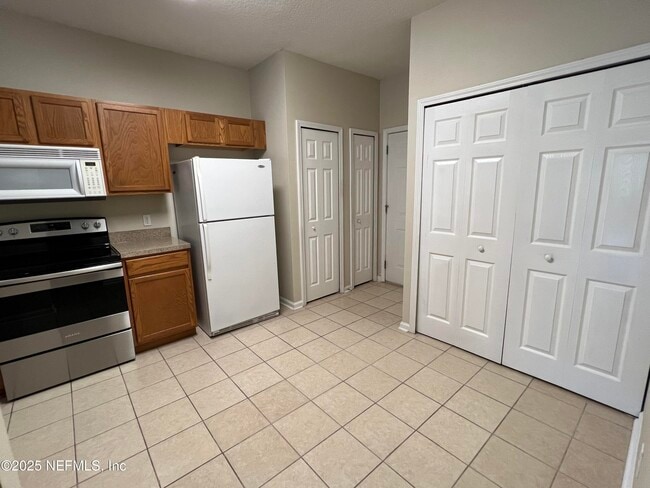 Building Photo - 621 Southbranch Dr