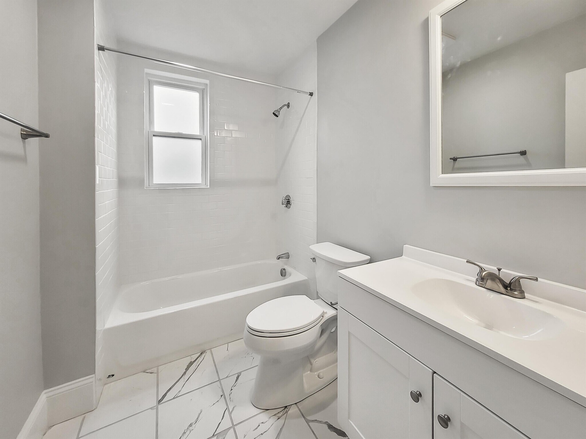 Building Photo - 108 Callender St