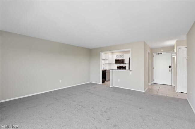 Building Photo - 12500 Edgewater Dr