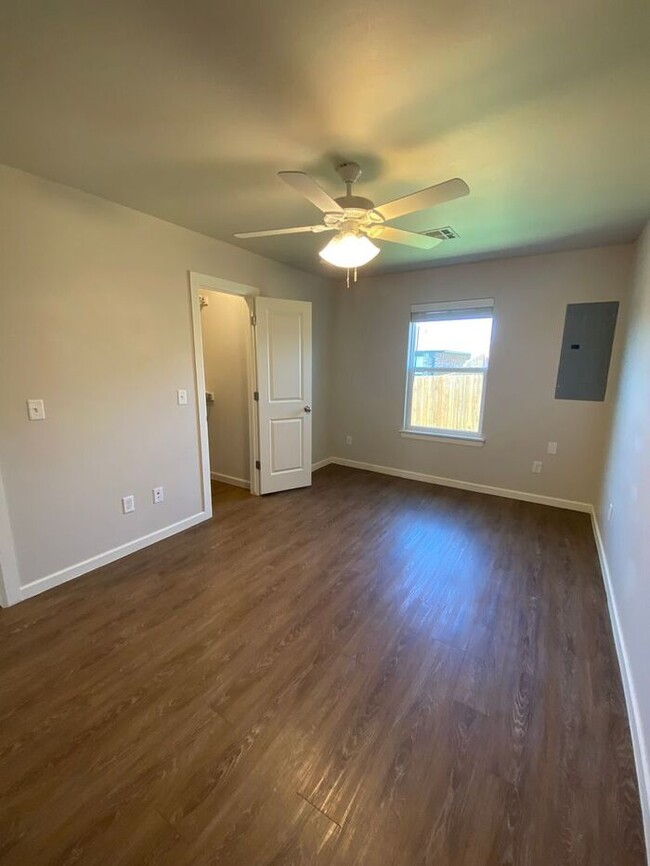 Building Photo - 2 Bed 2 Bath 1 Car Garage Duplex in Summit...