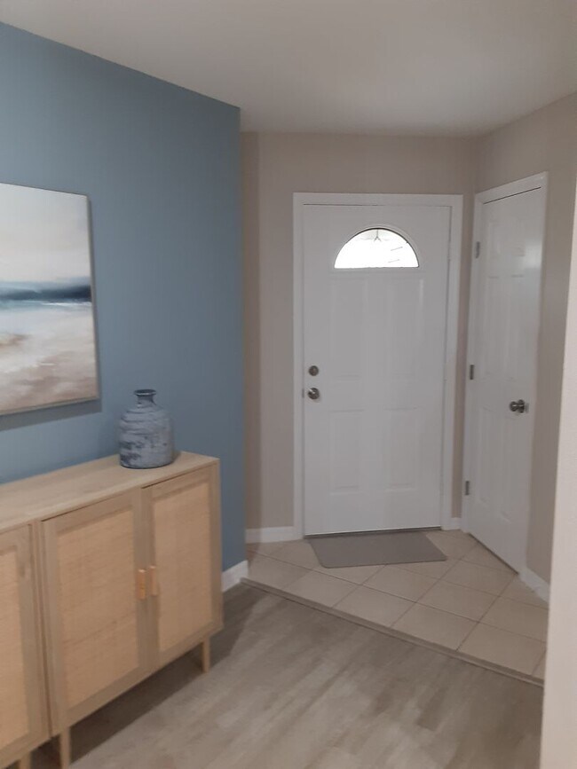 Building Photo - Stunning Short Term Rental!