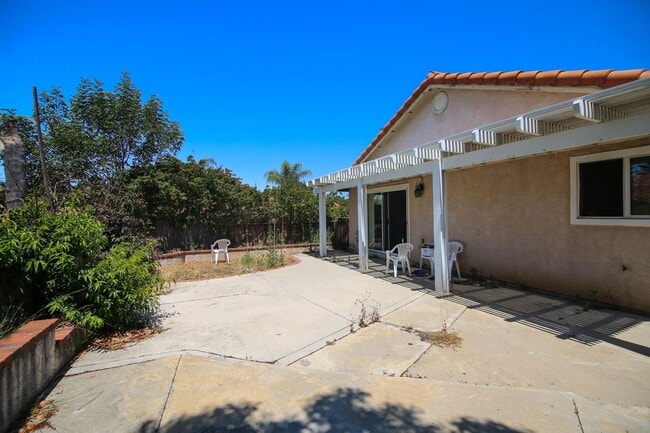 Building Photo - Santa Fe Hills Detached Home