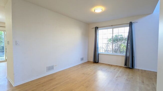 Building Photo - 1910 Avalon Dr