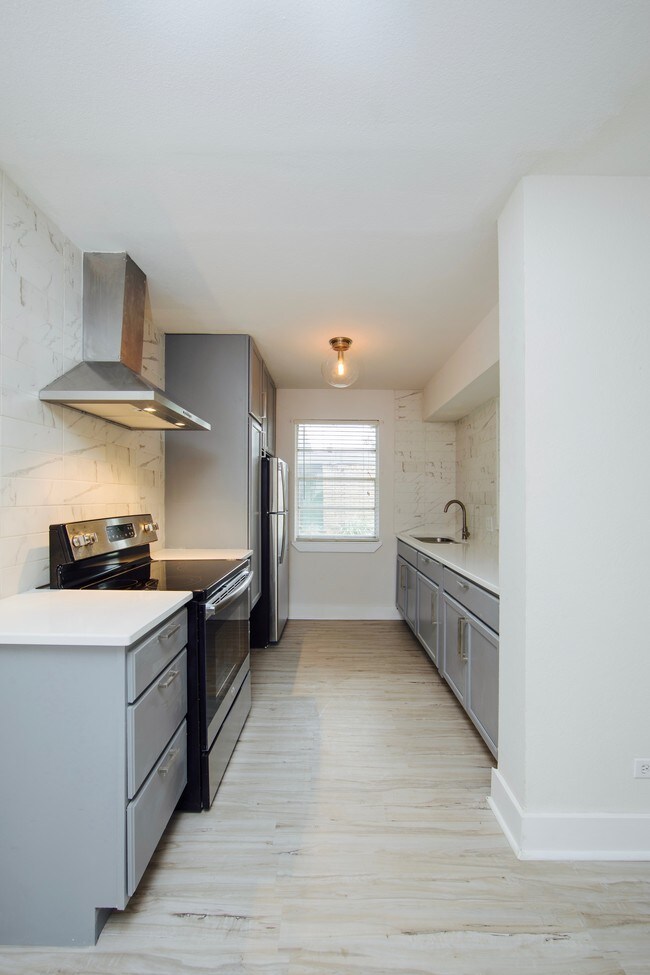 Building Photo - The Cosmo