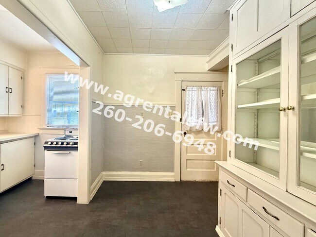 Building Photo - 919 Rivermet Ave